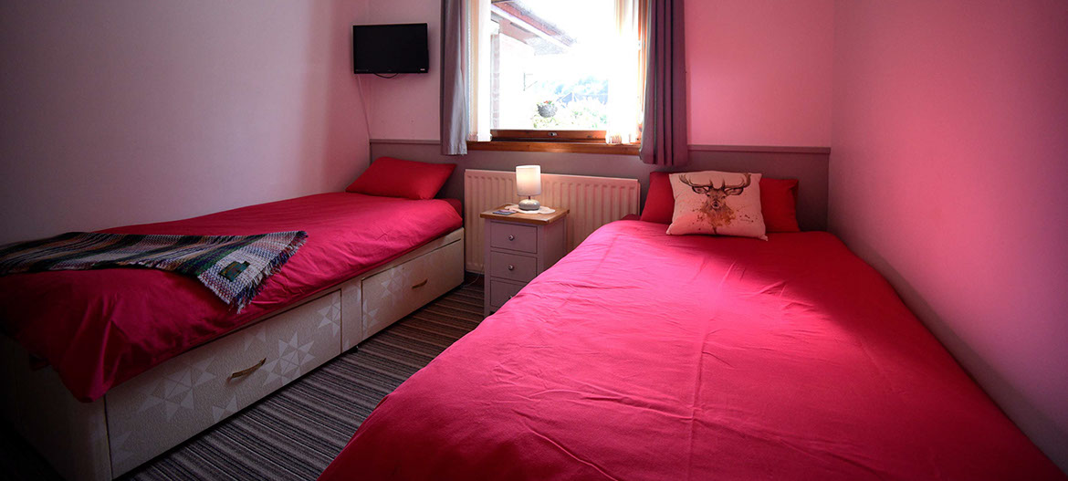 Kenmore Bed and Breakfast accommodation in Portree contains a comfortable twin room with WIFI internet