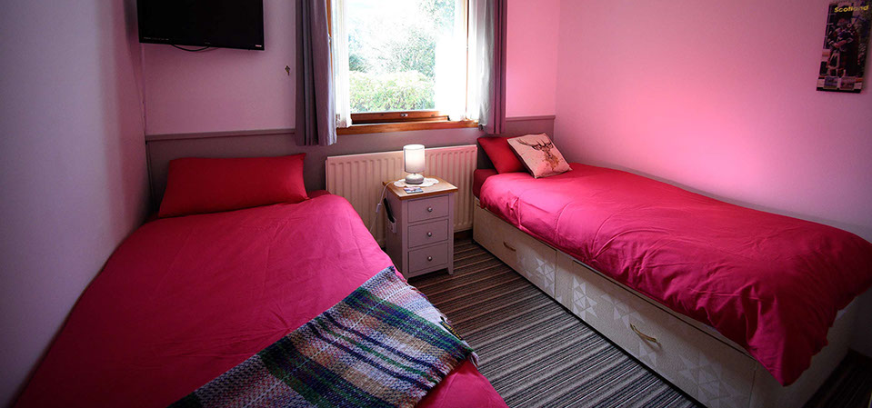 Kenmore Bed and Breakfast in Portree contains a comfortable twin bed with widescreen TV
