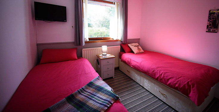 Kenmore Bed and Breakfast in Portree contains a comfortable twin bed with widescreen TV