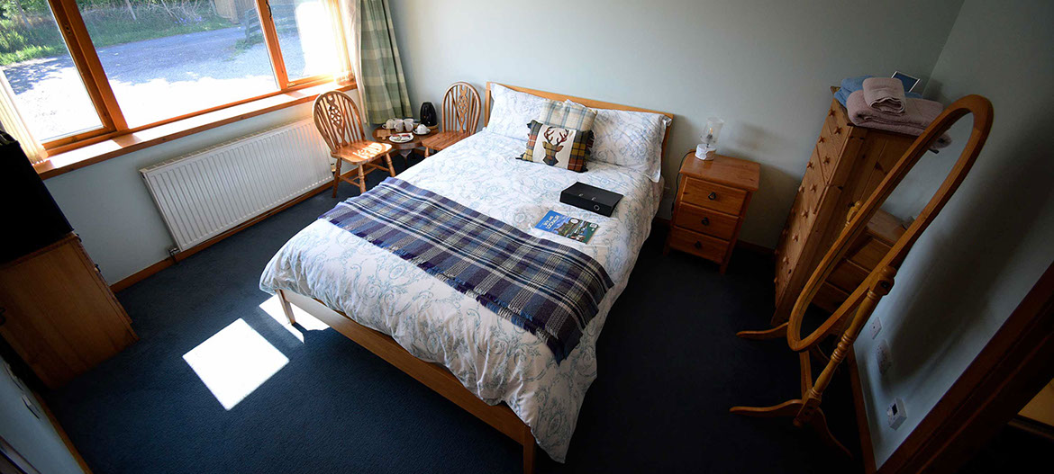 Kenmore Bed and Breakfast accommodation in Portree contains a double room with all bedding and linen provided