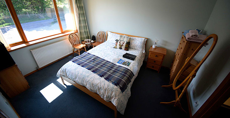 Kenmore Bed and Breakfast accommodation in Portree contains a double room with all bedding and linen provided