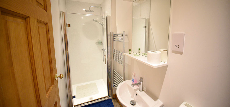 Kenmore Bed and Breakfast accommodation in Portree contains en suite shower rooms