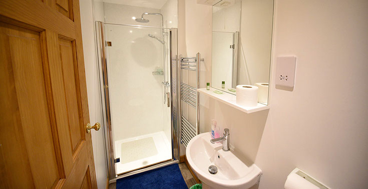 Kenmore Bed and Breakfast accommodation in Portree contains en suite shower rooms