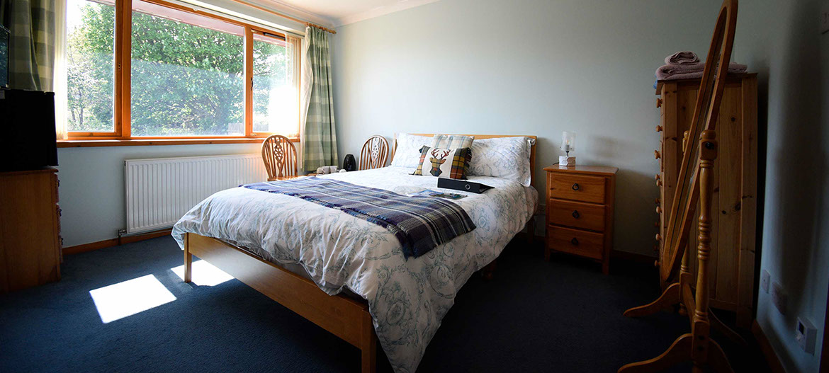 Kenmore Bed and Breakfast accommodation contains a double room with WIFI internet fridges smart TV and tea coffee facilities