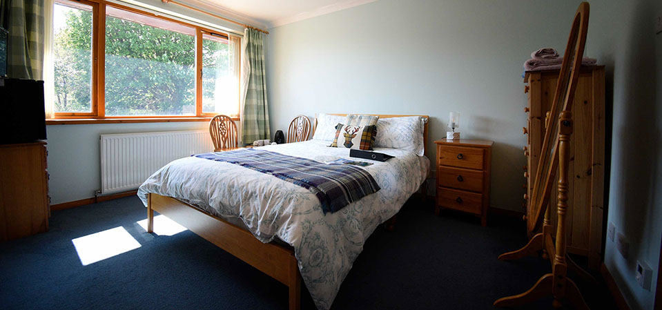 Kenmore Bed and Breakfast accommodation contains a double room with WIFI internet fridges smart TV and tea coffee facilities