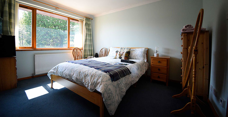 Kenmore Bed and Breakfast accommodation contains a double room with WIFI internet fridges smart TV and tea coffee facilities