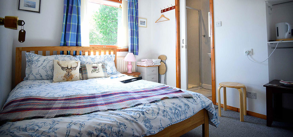 Kenmore bed and breakfast accommodation contains a comfortable compact double room with en suite shower room