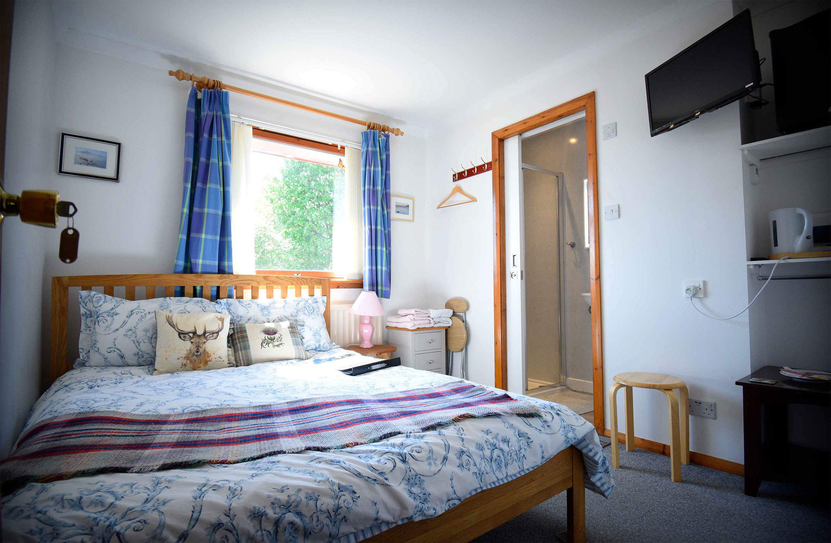 Gairloch View Bed and Breakfast contains a King Size Double bed with all bedding and linen provided