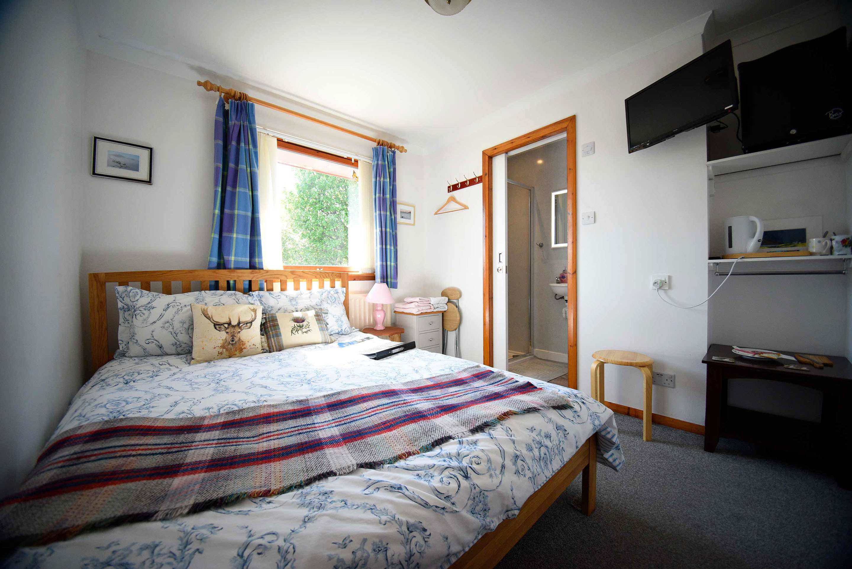 Gairloch View Bed and Breakfast is a sea view accommodation located near Staffin on the Isle of Skye