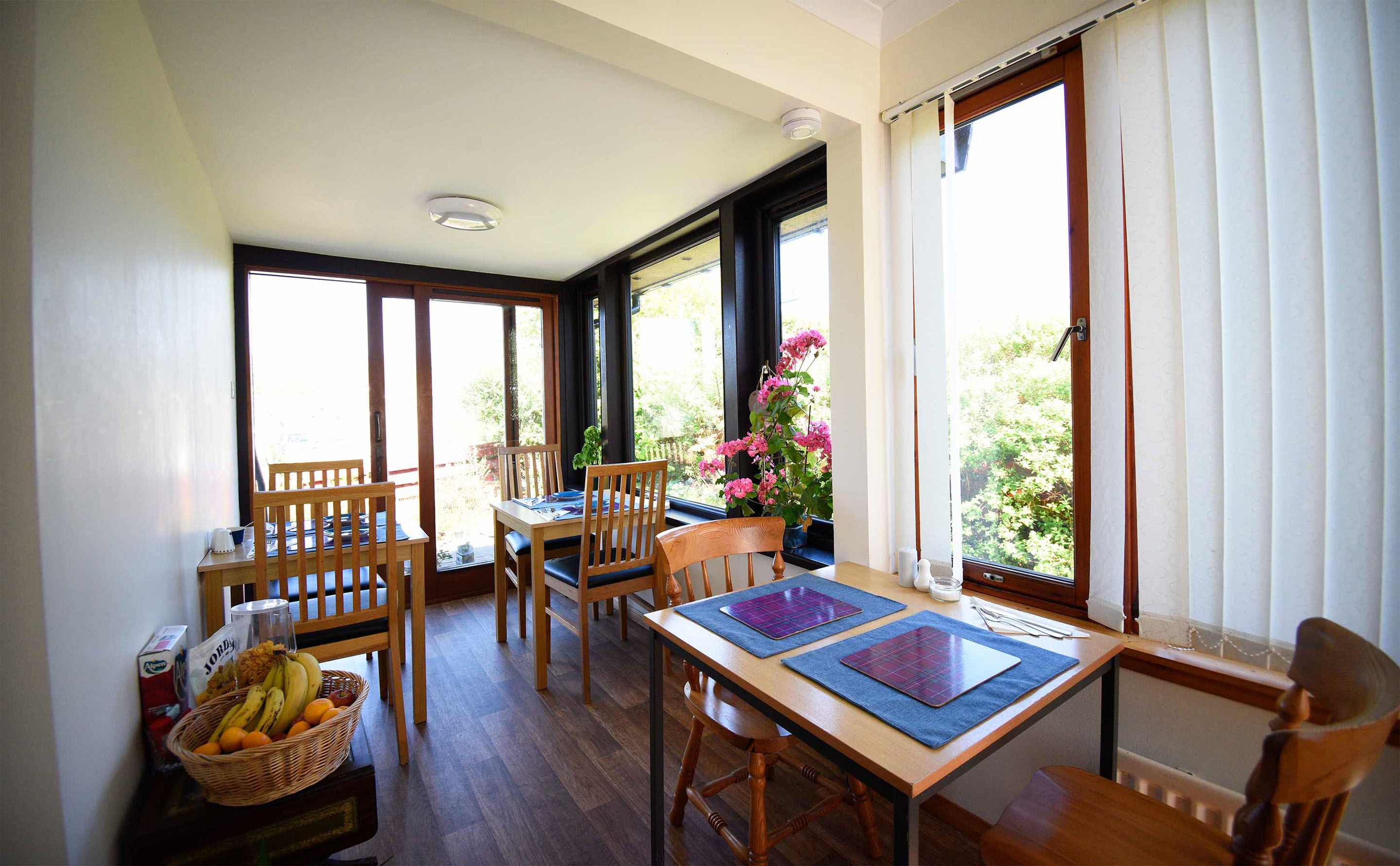 Gairloch View Bed and Breakfast living room with widescreen TV and WIFI internet sea views near Staffin