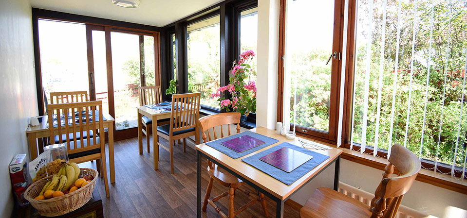 Kenmore Bed and Breakfast accommodation contains a spacious dining room where inclusive breakfast is served