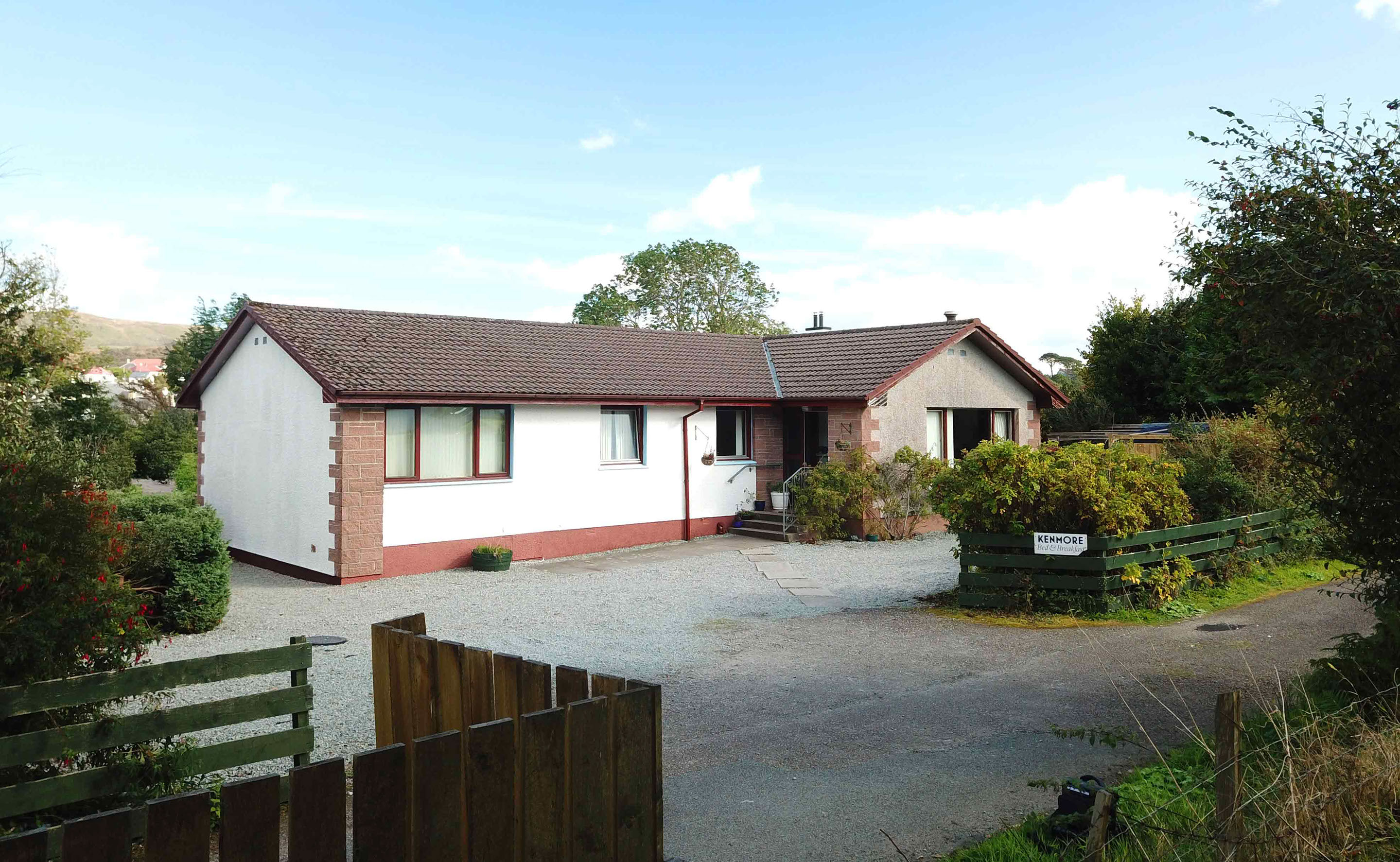 Gairloch View Bed and Breakfast living room with widescreen TV and WIFI internet sea views near Staffin