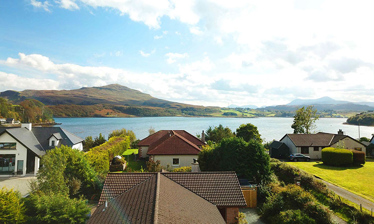 Kenmore Bed and Breakfast is located in Portree near the sea with private parking